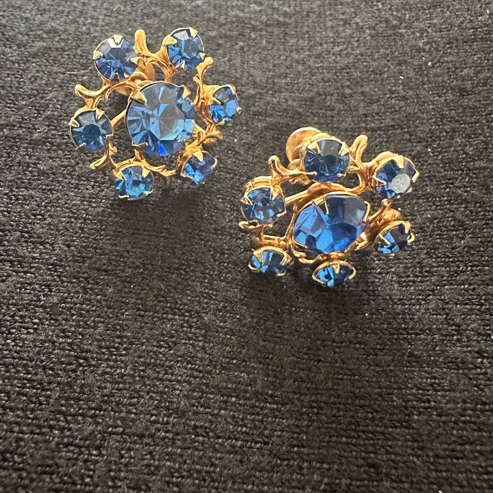 Vintage Mid-Century Sapphire Blue Starburst Screwback Earrings Unsigned Beauty